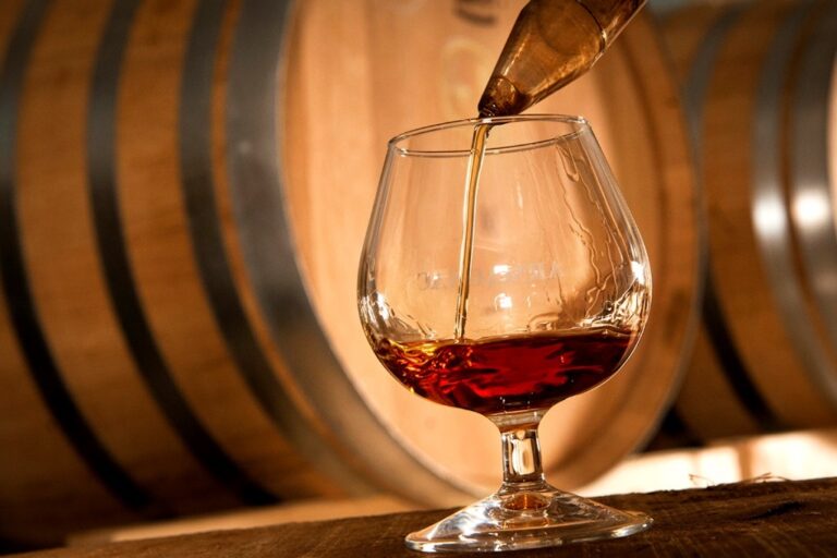 Terroir-Artisan - L’Armagnac, son origine et son histoire Terroir-Artisan - L’Armagnac, son origine et son histoire