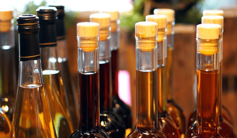 Terroir-Artisan - Tout savoir sur l’eau-de-vie, Son origine, son histoire