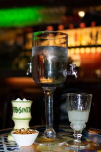 L&rsquo;absinthe dans les différentes régions de Provence, son histoire et sa fabrication