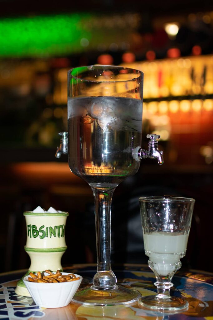 Terroir-Artisan - L’absinthe dans les différentes régions de Provence, son histoire et sa fabrication