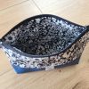 Terroir-Artisan Entre Mer et Bélon Trousse à Maquillage Bleu et Fleurs ouverte
