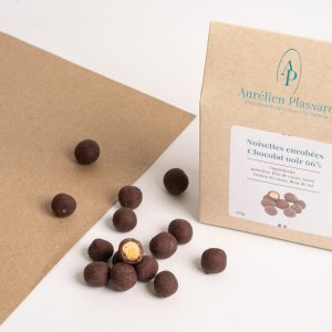Noisettes enrobées au chocolat noir 66 % ou au lait 37 %